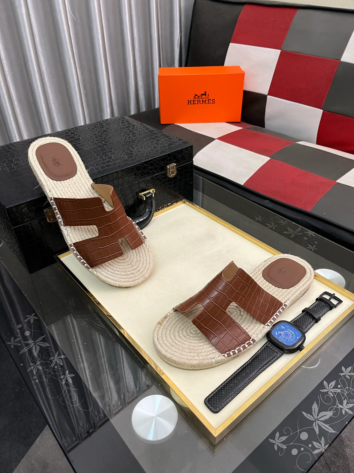 Men's shoes 💰340⌚️⌚️《HERMES》Hermes 💁♂️Men's casual slippers, compare the quality at the counter🧚🏿♂️ The upper layer has a stone pattern with clear texture, showing high-end, high-end, comfortable to wear and versatile. Purely hand-pulled, raw rubber breathable outsole, breathable and comfortable lambskin lining, 100% comfortable density, original rubber outsole wear-resistant code number 38-44. Can be customized 45-46-47